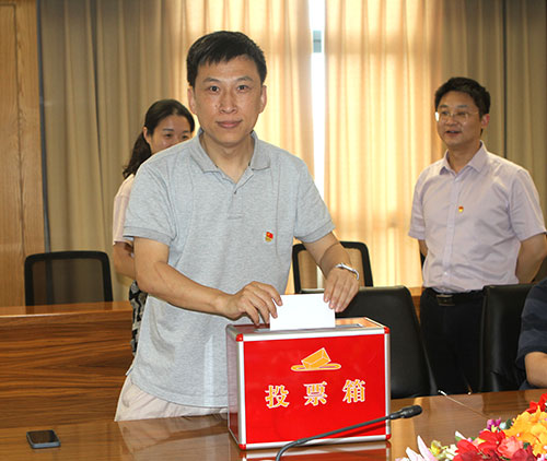 【匯聚青年力量 奮進時代征程】創(chuàng)力集團黨支部召開專題黨課暨預備黨員轉正黨員大會(圖5) 【匯聚青年力量 奮進時代征程】創(chuàng)力集團黨支部召開專題黨課暨預備黨員轉正黨員大會(圖5)