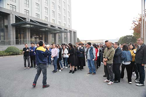 開展應(yīng)急演練? 強化應(yīng)急安全處置能力——上海創(chuàng)力集團開展消防演習(xí)活動(圖2) 開展應(yīng)急演練? 強化應(yīng)急安全處置能力——上海創(chuàng)力集團開展消防演習(xí)活動(圖2)