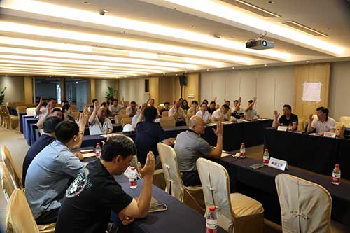 上海創(chuàng)力集團組織召開第三屆第十次職工代表大會——專題審議《員工手冊》(圖3) 上海創(chuàng)力集團組織召開第三屆第十次職工代表大會——專題審議《員工手冊》(圖3)