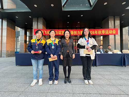 乒乓球女子組頒獎.jpg 秋韻飛揚 活力綻放 | 上海創(chuàng)力集團秋季運動會取得圓滿成功(圖16)