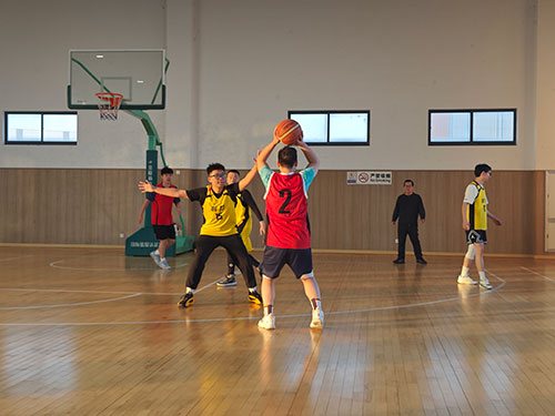 籃球.jpg 躍動創(chuàng)力 智勝未來 | 創(chuàng)力集團(tuán)2025年主題運(yùn)動會圓滿落幕(圖3)